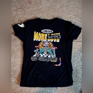 Men’s Black n yellow graphic tee size medium